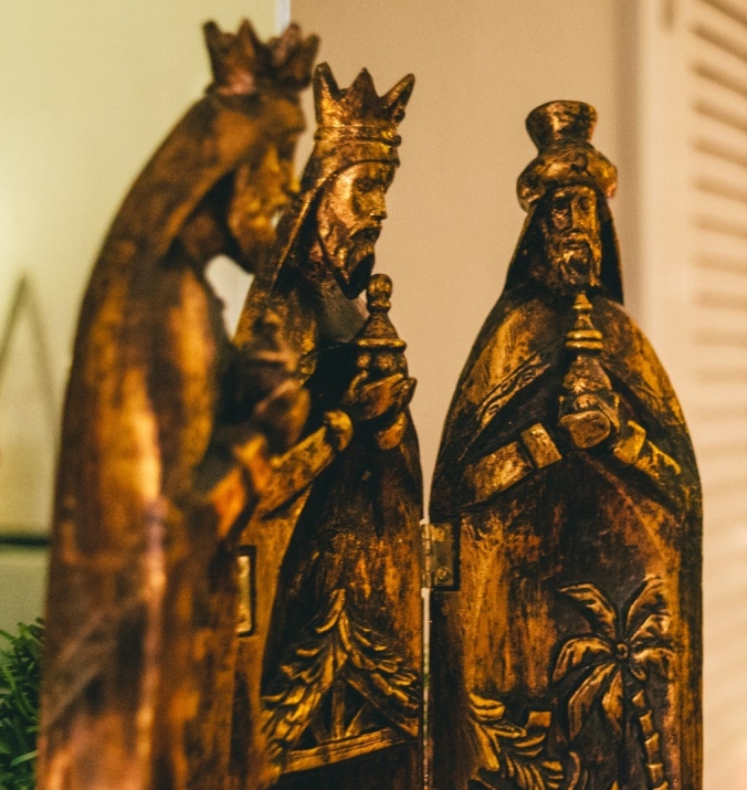 three kings figurines